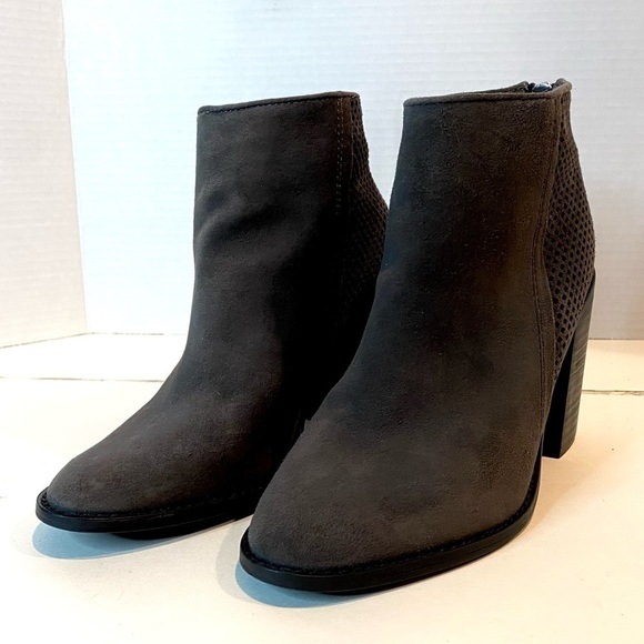 Steve Madden “Replay” Smokey Gray Suede Block Heeled Bootie Size 7M - Picture 7 of 11